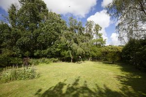 Lindfield_Garden- click for photo gallery